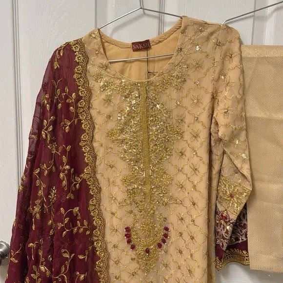 New Pakistani Indian Ethnic wedding EiD party shalwar kameez maroon & gold #589 - Picture 3 of 10